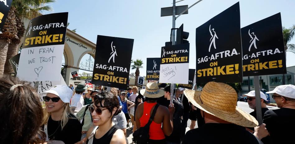 Los sindicatos de Hollywood piden a los estudios que vuelvan a negociar con los actores