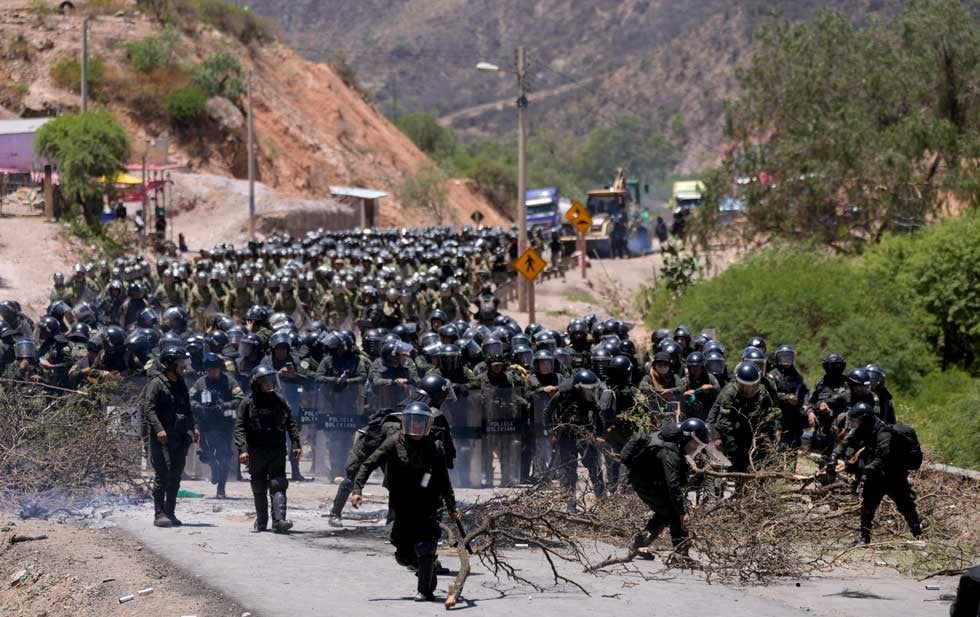 Evo se declara en huelga de hambre tras operativo para despejar bloqueos