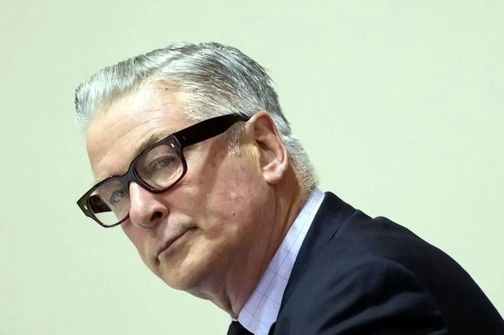 Archivan caso de homicidio involuntario contra Alec Baldwin