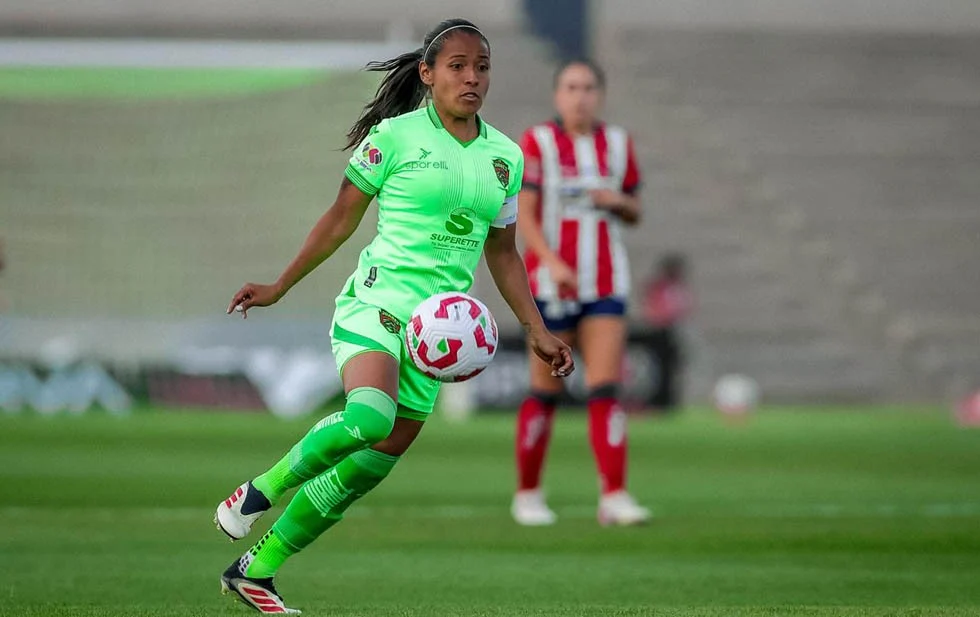 Estoy muy orgulloso de las jugadoras: Óscar Fernández