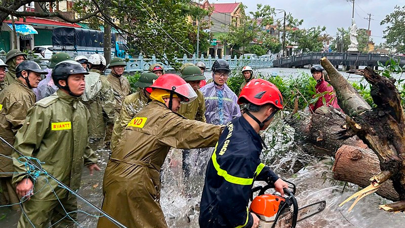 Impacto de tifón en Vietnam deja al menos 11 muertos y 13 desaparecidos