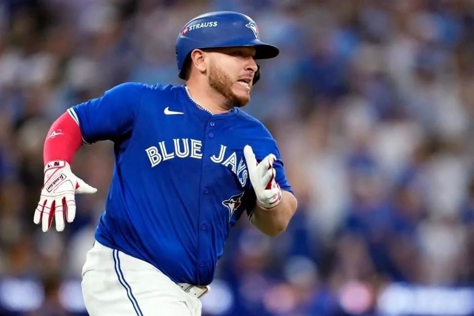 Kirk batea 2 cuadrangulares en paliza de Blue Jays a Yankees